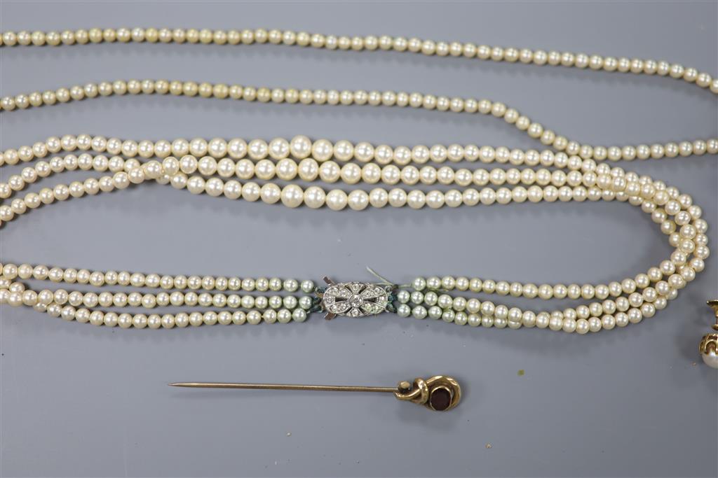 Mixed jewellery including Victorian pendant necklace.